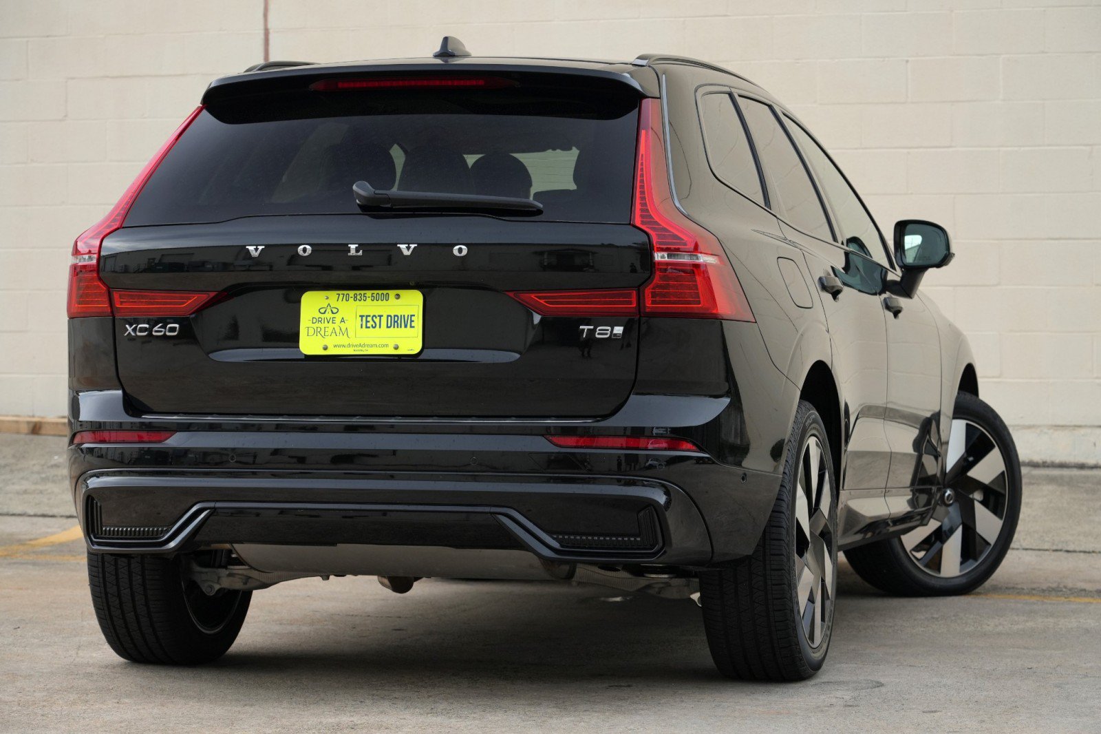 Used 2025 Volvo XC60 T8 Plus w/ Protection Package Premier AWD/4WD image 5