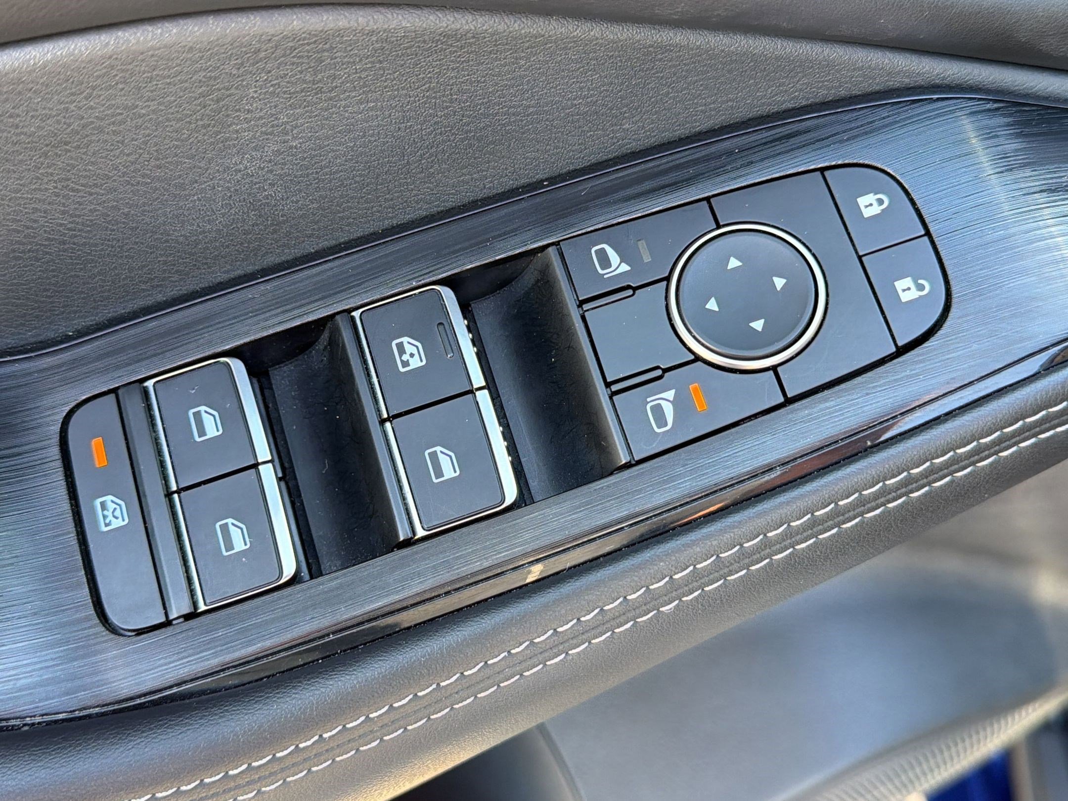 Used 2023 Nissan Rogue SL w/ SL Premium Package image 23