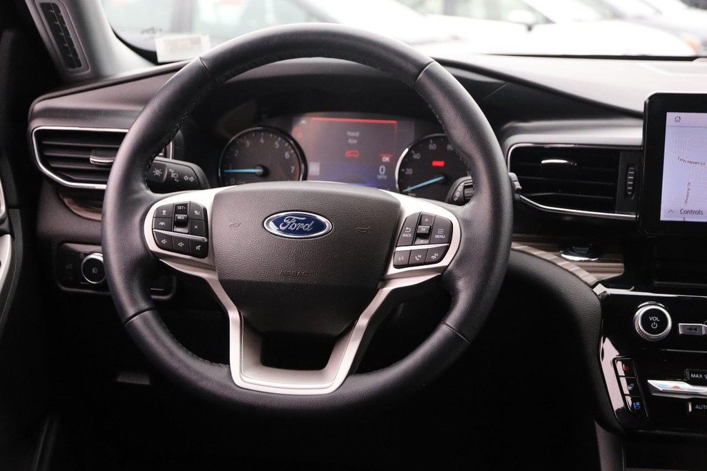 Used 2022 Ford Explorer Limited w/ Equipment Group 301A AWD/4WD image 26