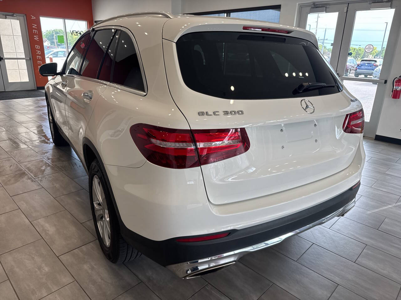 Used 2018 Mercedes-Benz GLC 300 4MATIC w/ Premium Package image 11