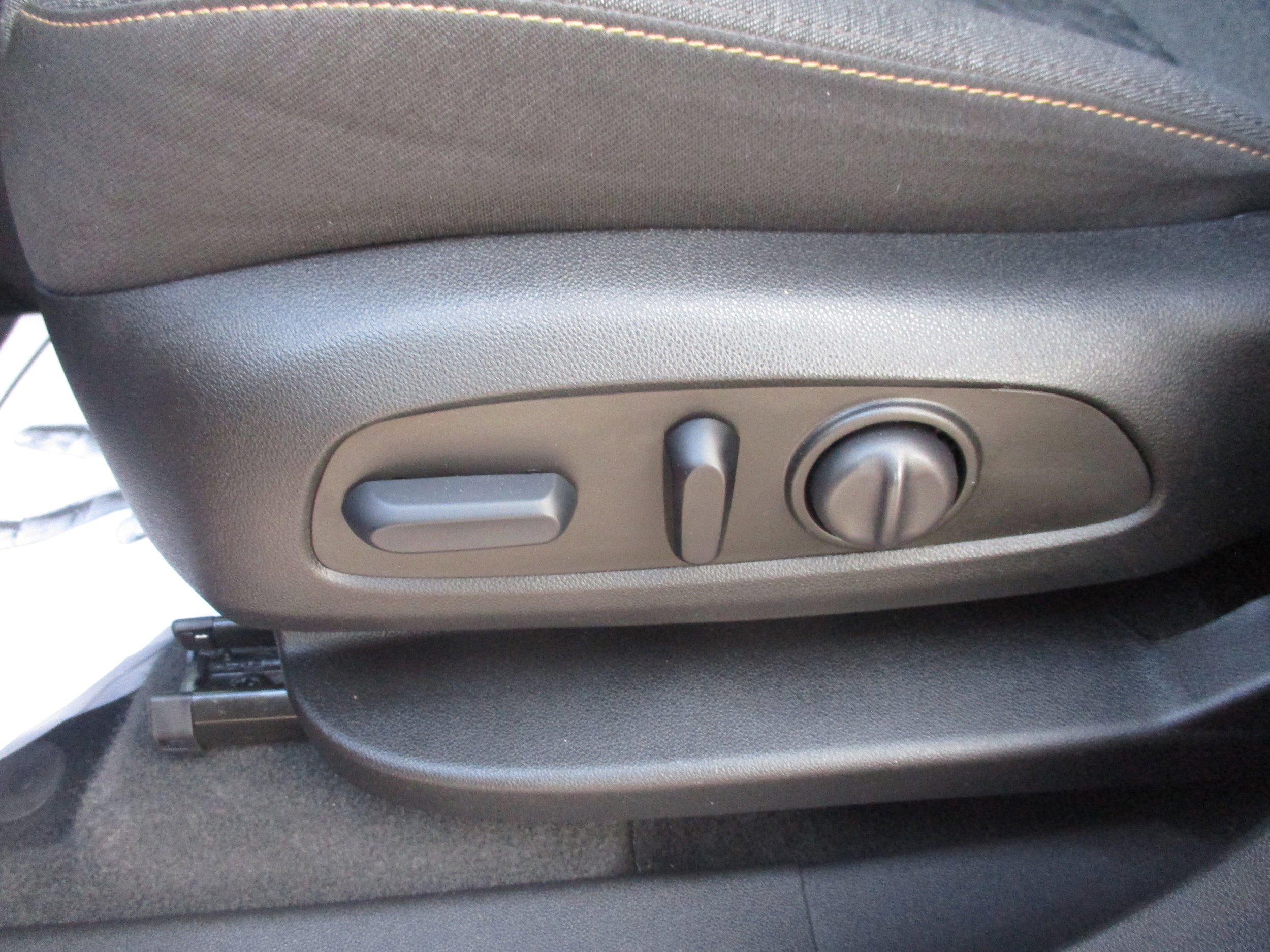 Used 2024 Chevrolet Equinox LT FWD image 12