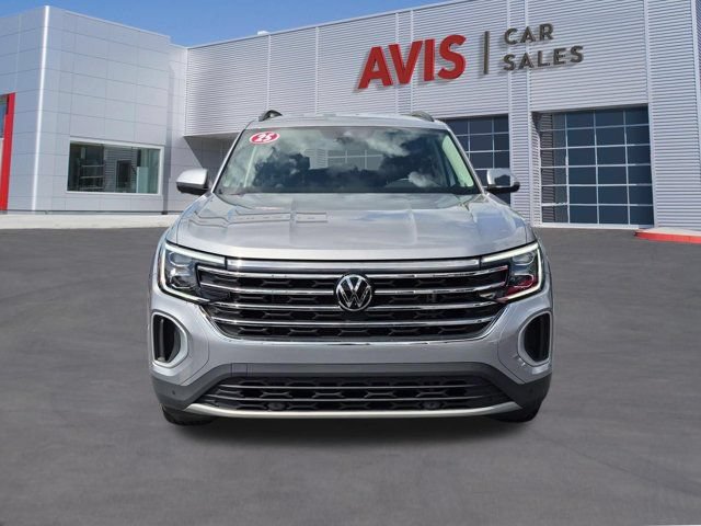 Used 2025 Volkswagen Atlas SE FWD image 2