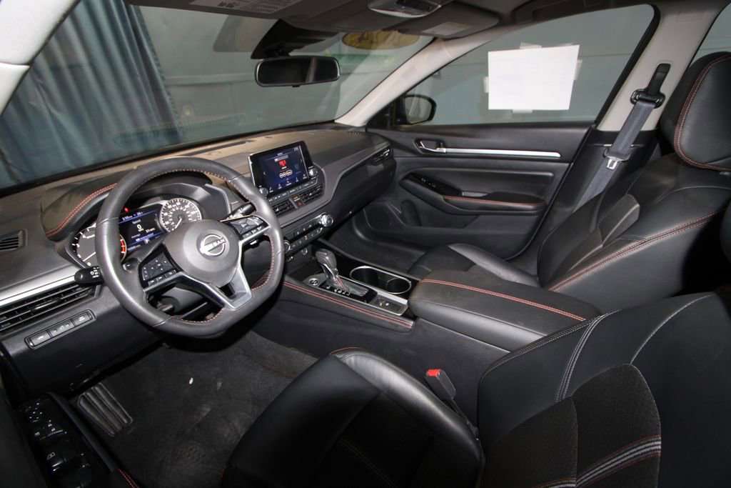 Used 2024 Nissan Altima 2.5 SR image 2