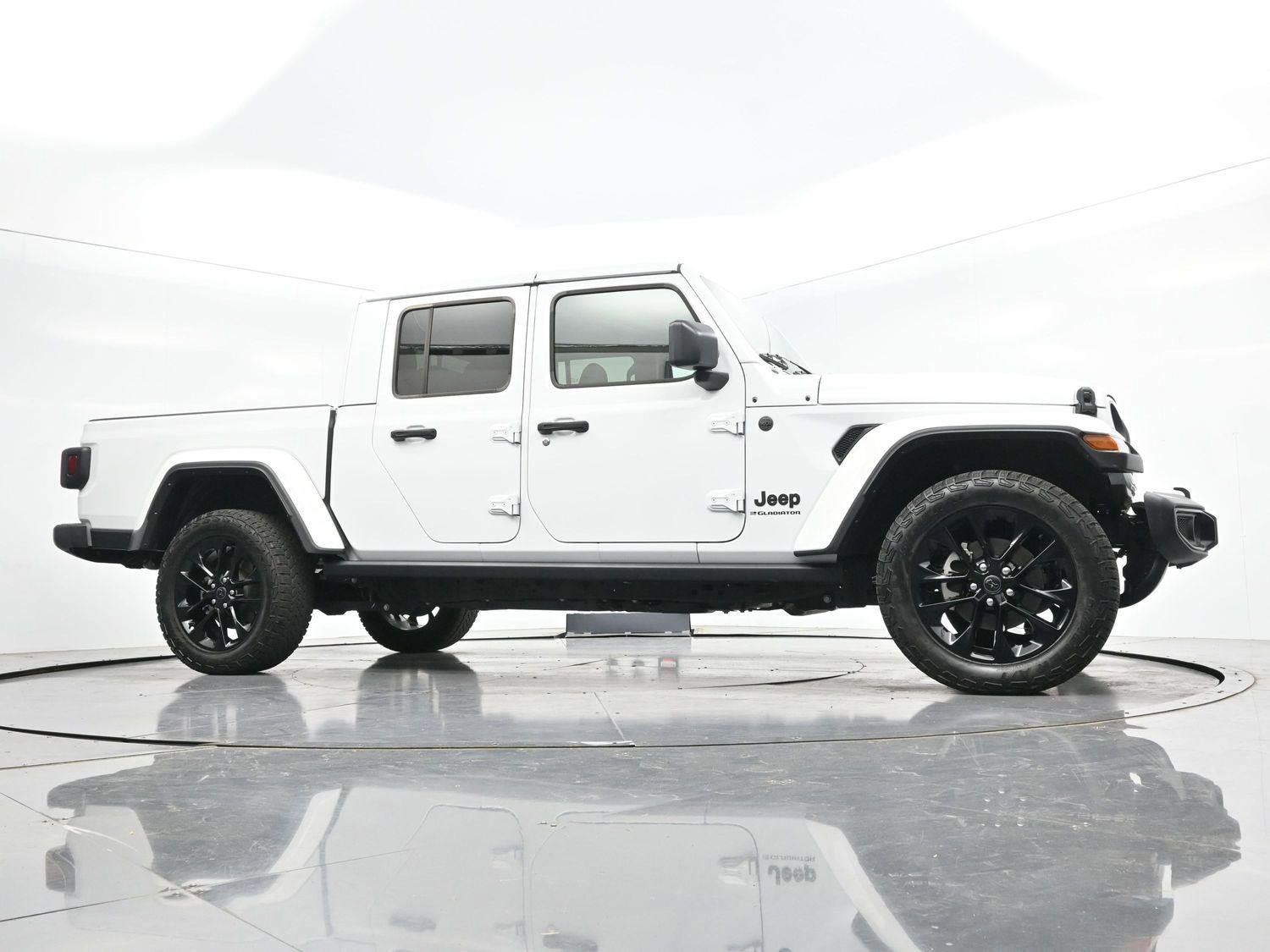 Used 2024 Jeep Gladiator Sport AWD/4WD image 38