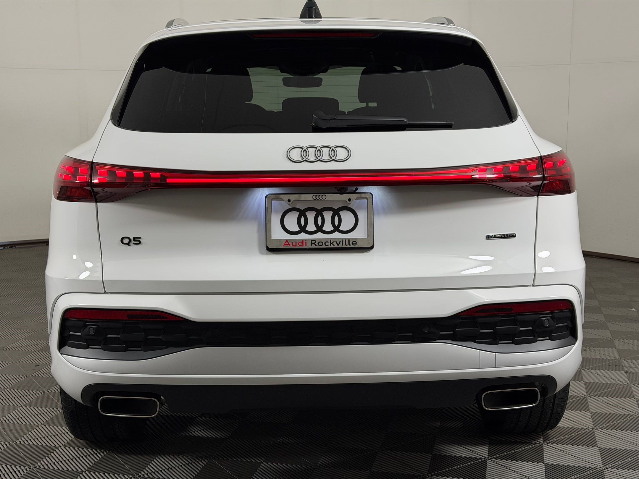 Used 2025 Audi Q5 Premium Plus w/ Premium Plus AWD/4WD image 10