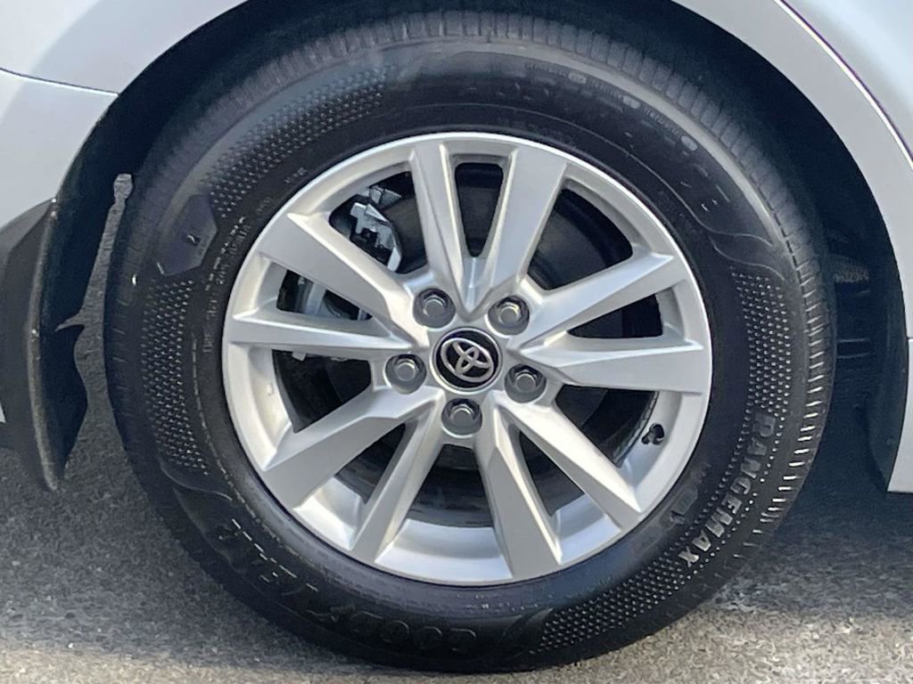 Used 2025 Toyota Camry LE w/ Convenience Package FWD image 13