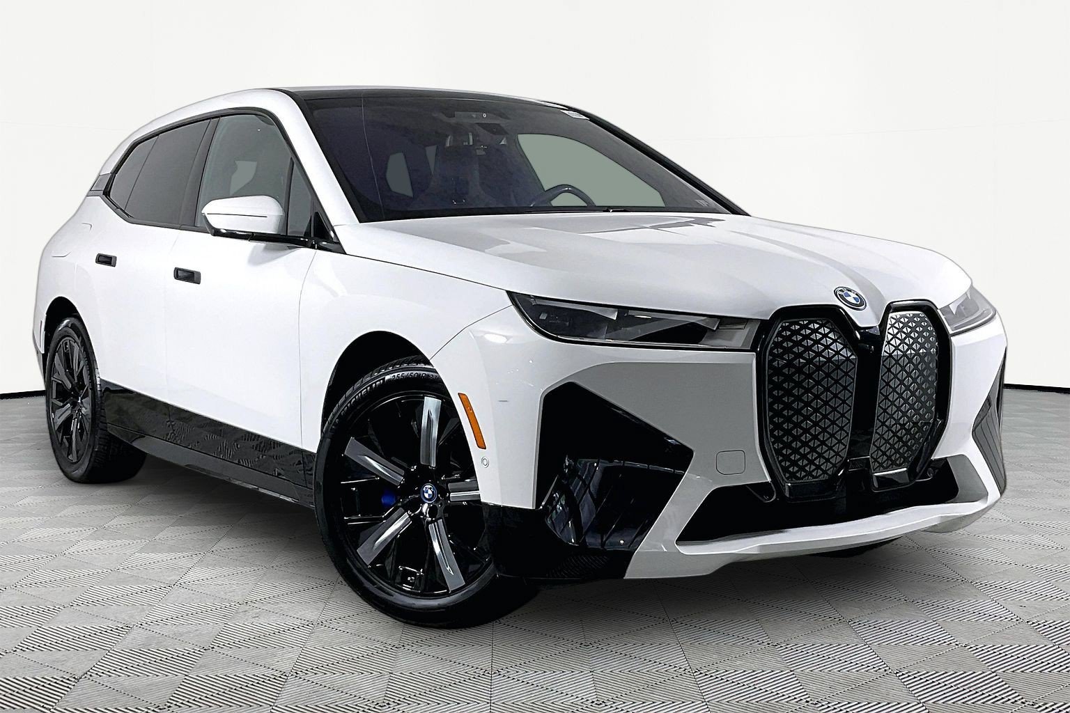 Certified 2024 BMW iX xDrive50 w/ Sport Package AWD/4WD image 4