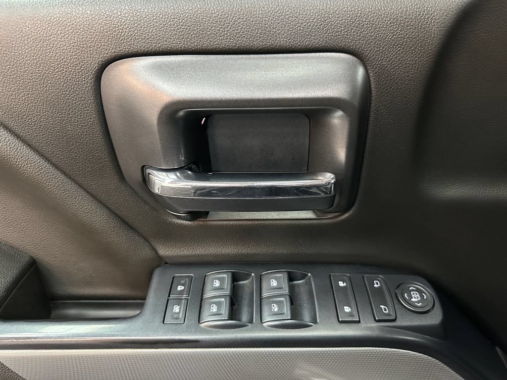 Used 2017 Chevrolet Silverado 1500 LT w/ Redline Edition AWD/4WD image 18