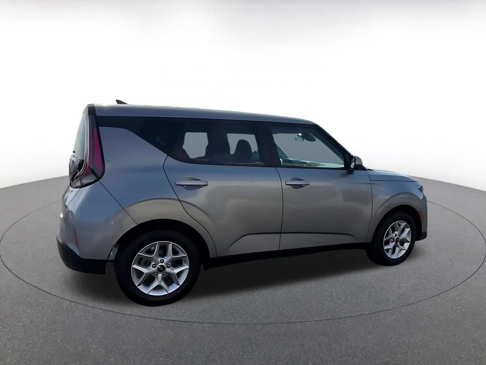 Used 2025 Kia Soul LX w/ LX Technology Package FWD image 15