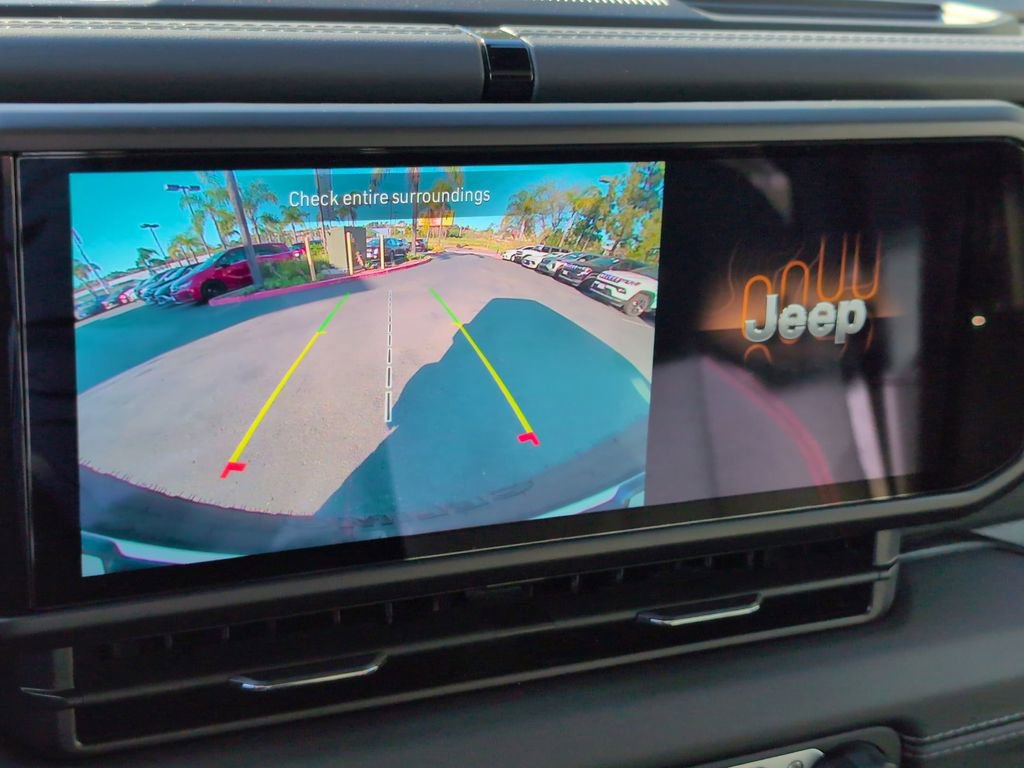 Used 2025 Jeep Wrangler Unlimited Rubicon image 18