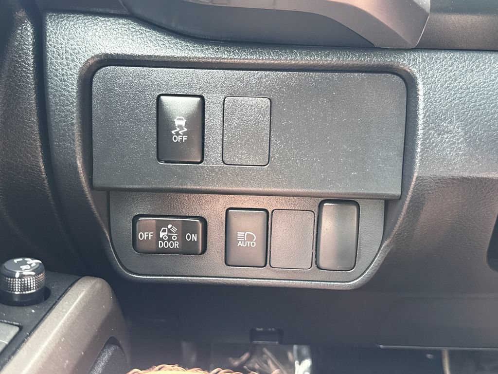 Used 2023 Toyota Tacoma SR5 AWD/4WD image 32