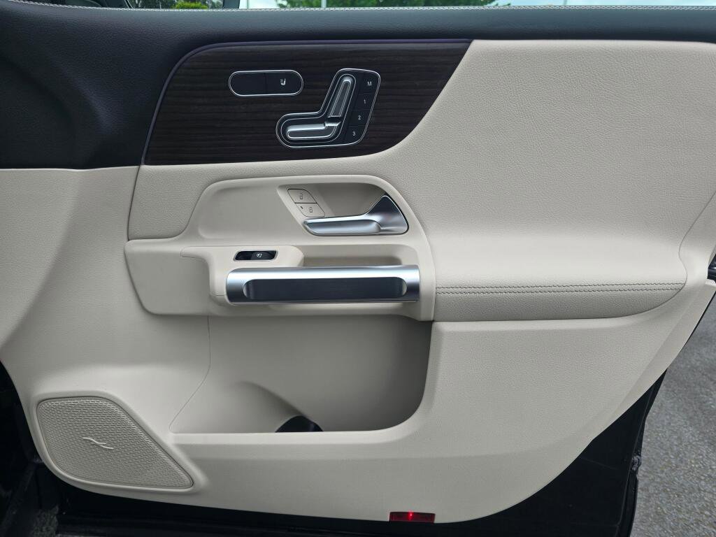 New 2026 Mercedes-Benz GLB 250 4MATIC image 26