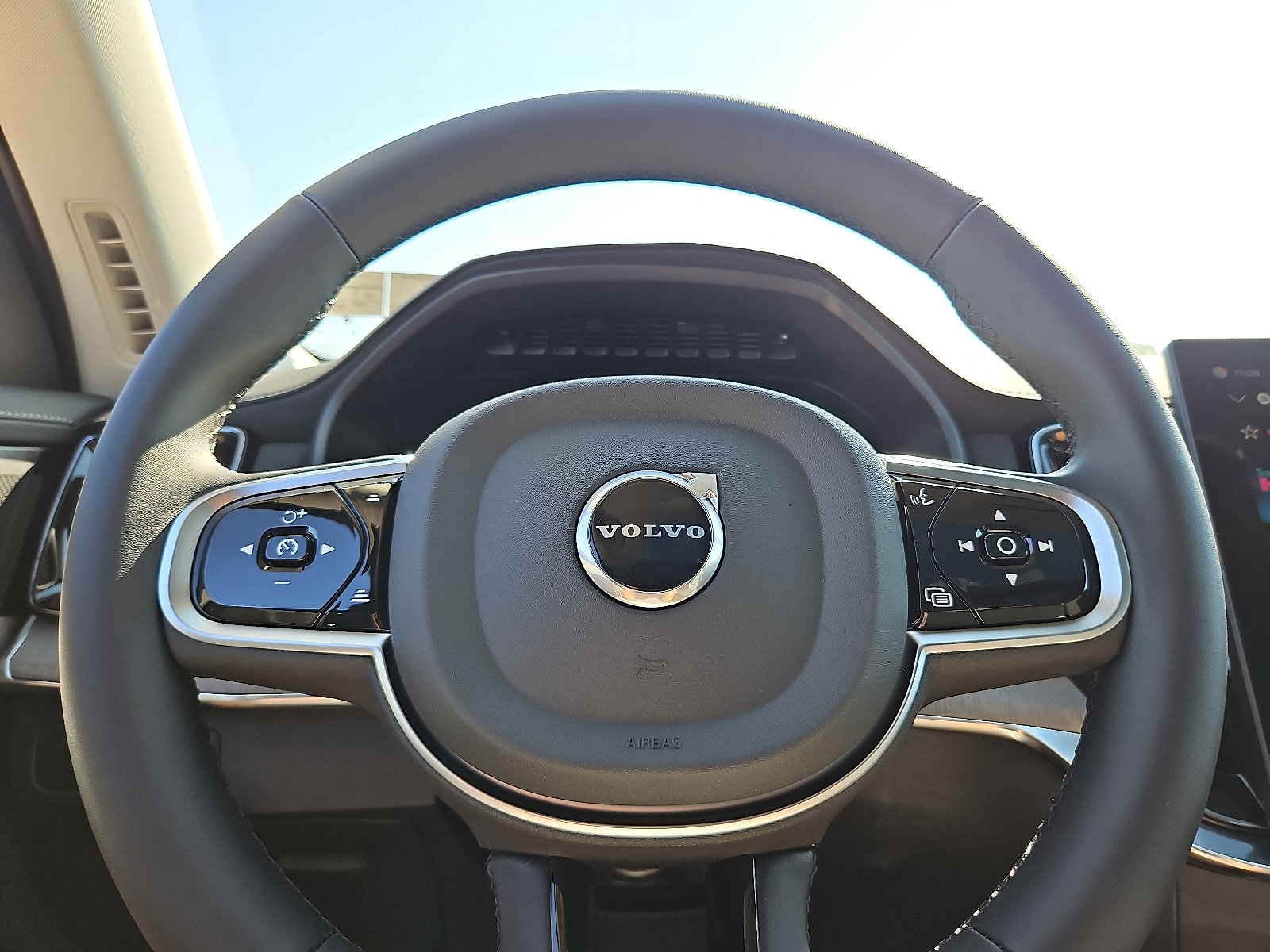 New 2026 Volvo XC90 B6 Ultra image 17