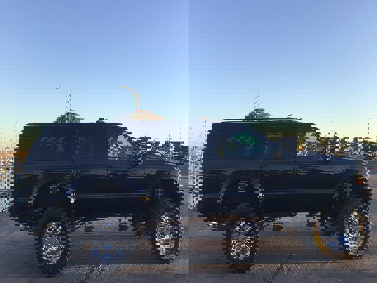 Used 2001 Ford Excursion XLT image 16