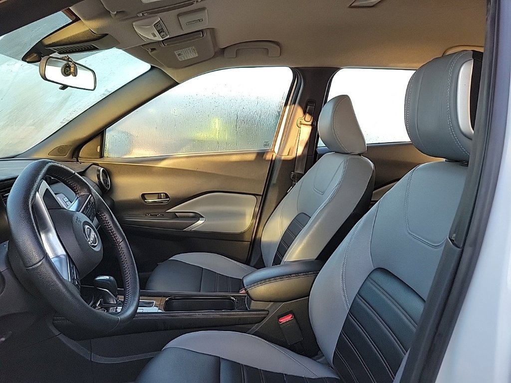 Used 2024 Nissan Kicks SR w/ SR Premium Package FWD image 6