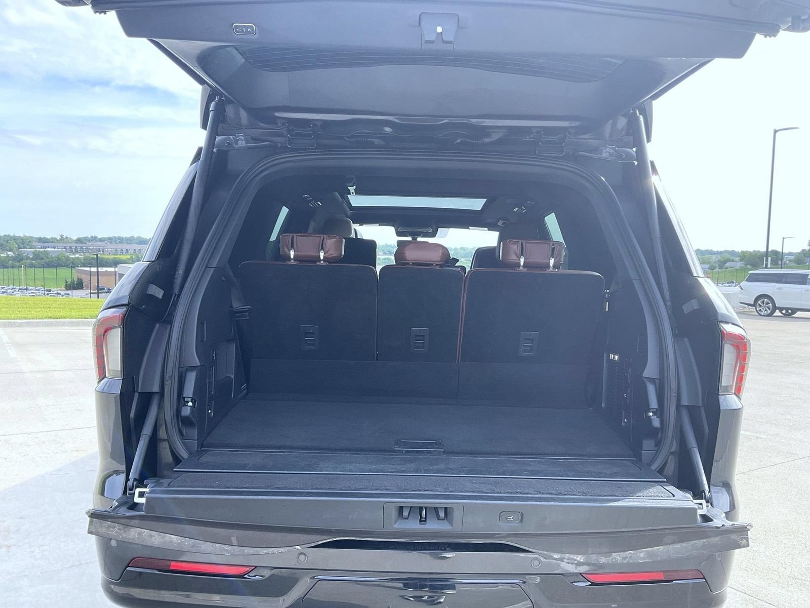 Used 2025 Lincoln Navigator Reserve AWD/4WD image 9