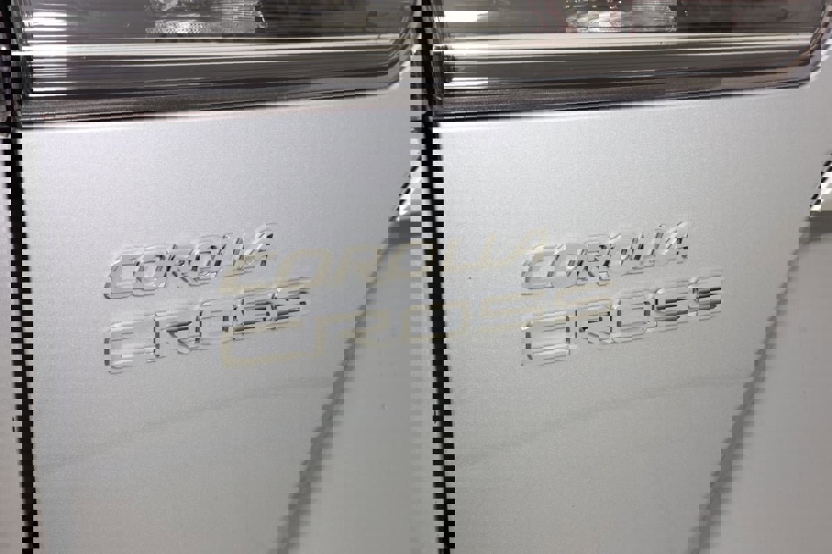 Used 2022 Toyota Corolla Cross XLE image 31