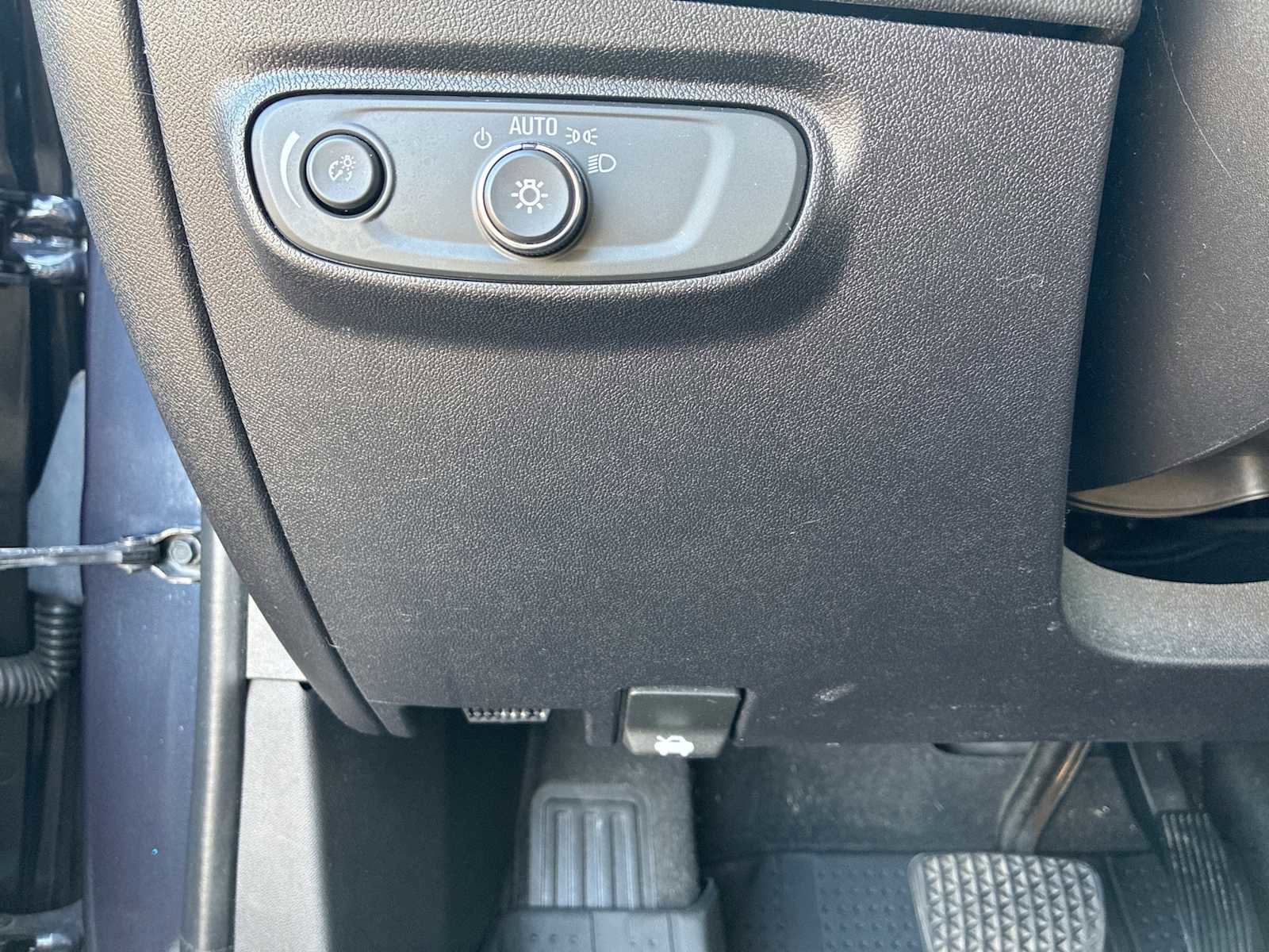 Used 2018 Chevrolet Equinox LT image 17