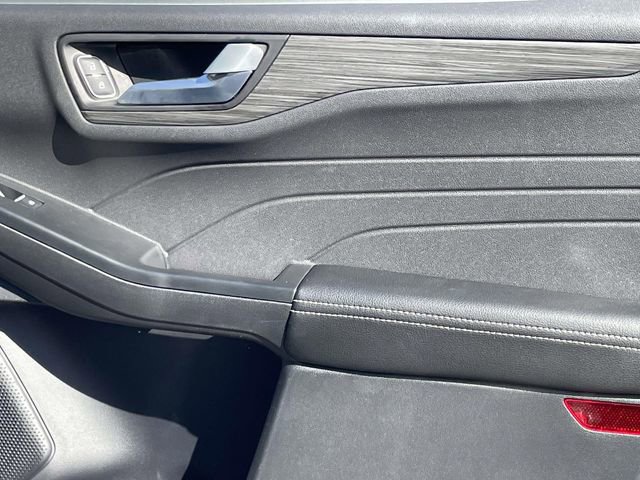 New 2025 Ford Escape SE w/ PHEV Premium Package FWD image 25