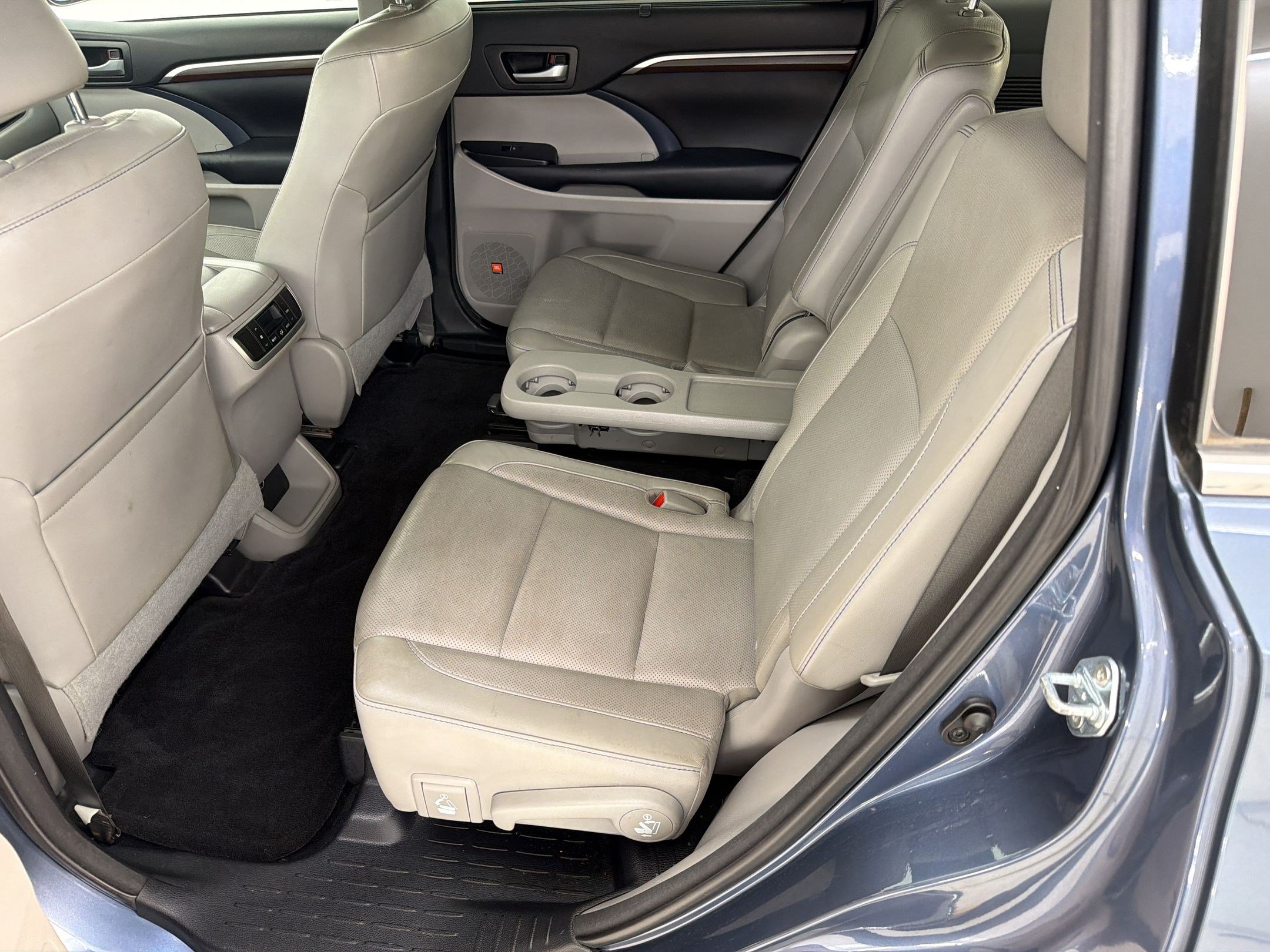 Used 2016 Toyota Highlander Limited AWD/4WD image 20