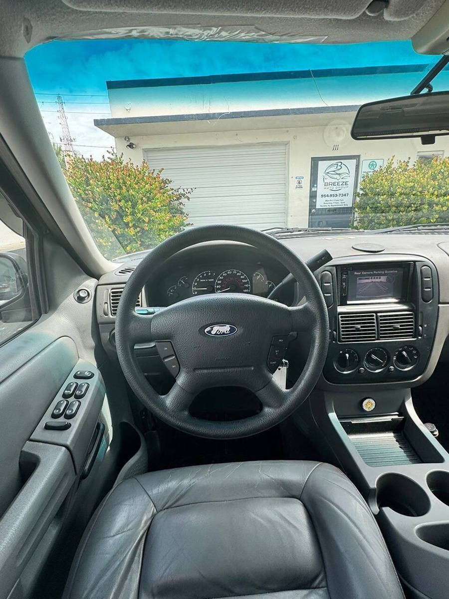 Used 2002 Ford Explorer XLT RWD image 13