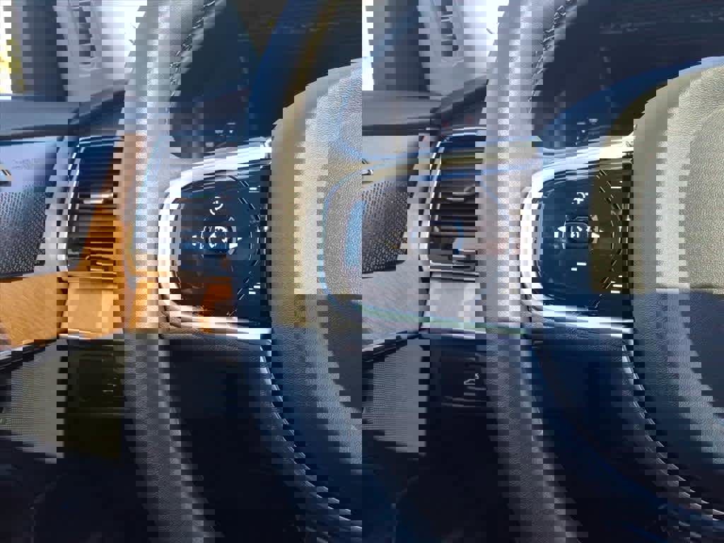 Used 2024 Volvo XC90 B6 Plus w/ Protection Package Premier image 21