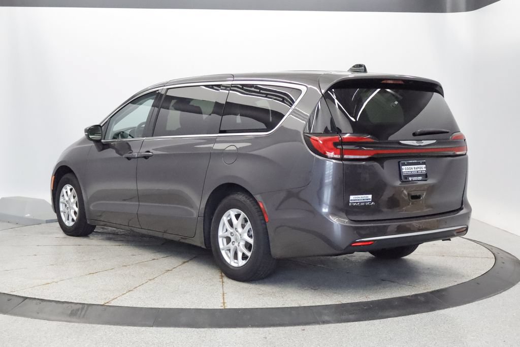 Certified 2023 Chrysler Pacifica Touring-L FWD image 3