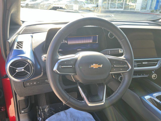 Used 2025 Chevrolet Equinox EV LT w/ Convenience Package image 11