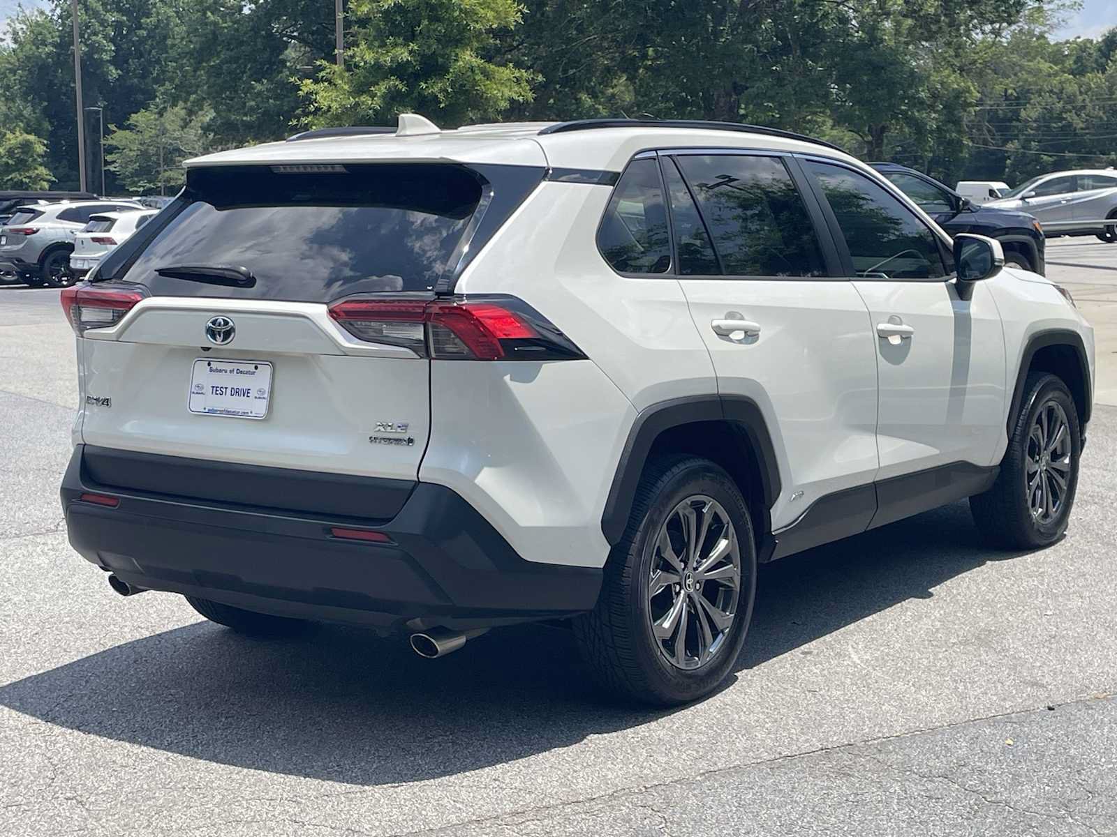 Used 2022 Toyota RAV4 XLE Premium AWD/4WD image 4