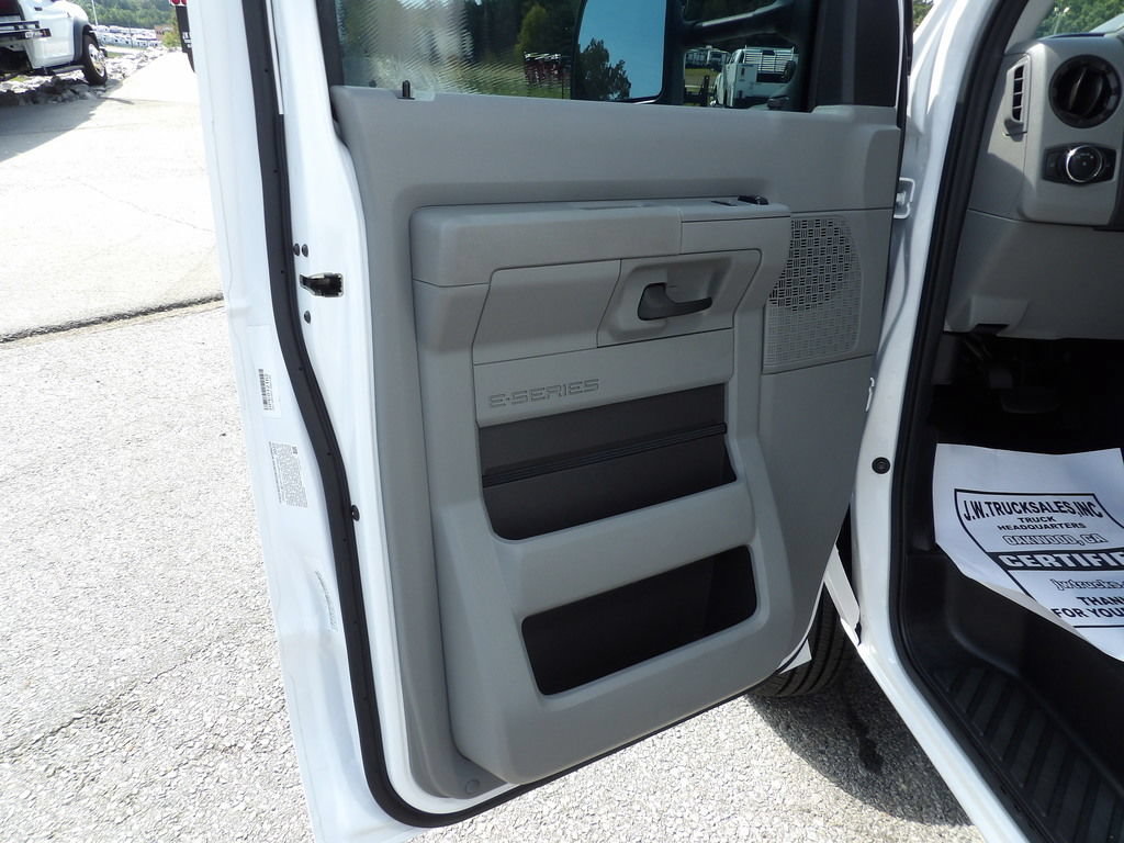 Used 2023 Ford E-450 and Econoline 450 Super Duty w/ Power Windows & Locks Group RWD image 13