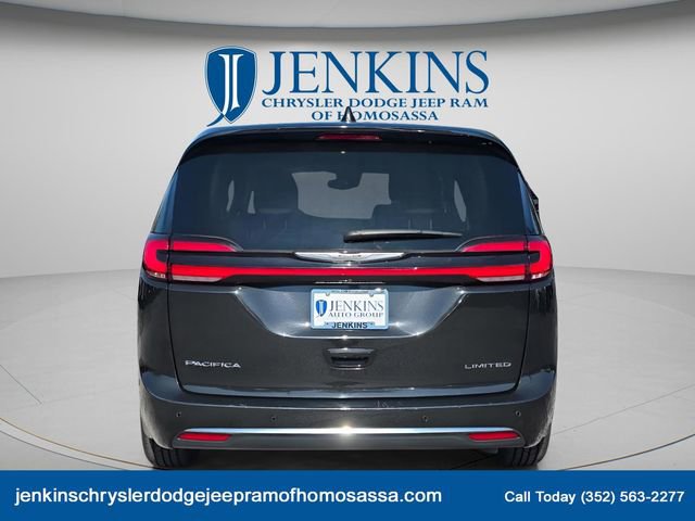 Used 2024 Chrysler Pacifica Limited image 5