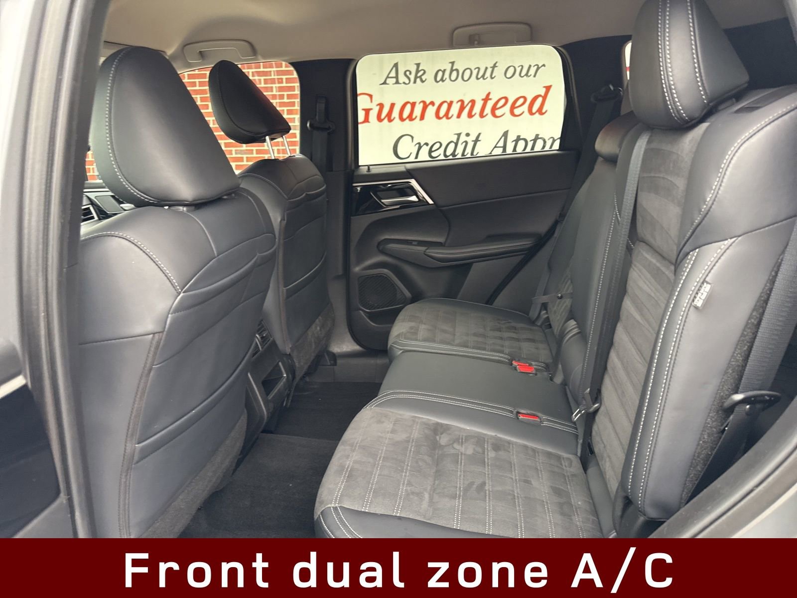 Used 2024 Mitsubishi Outlander SE image 12