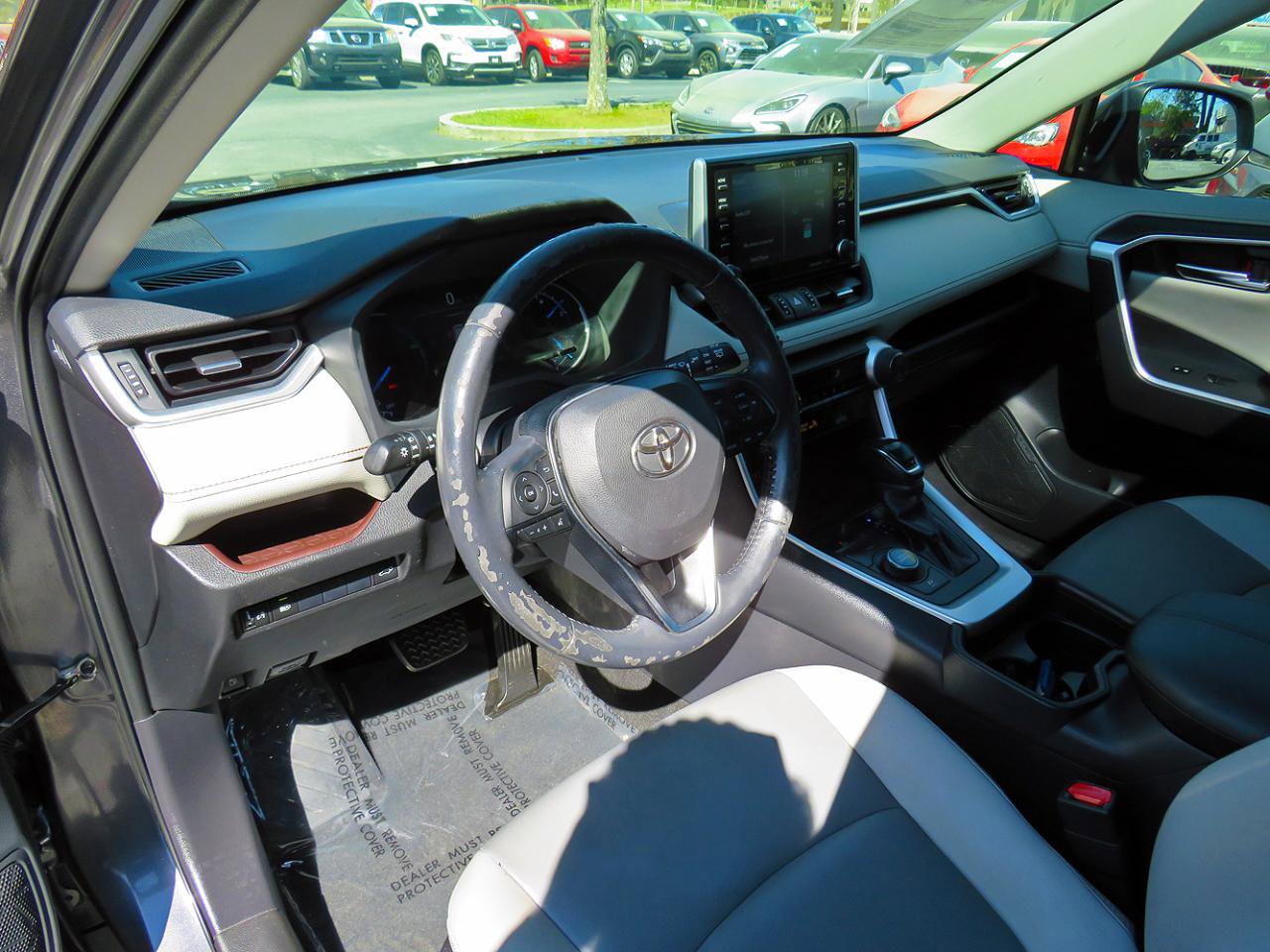 Used 2019 Toyota RAV4 Limited image 12
