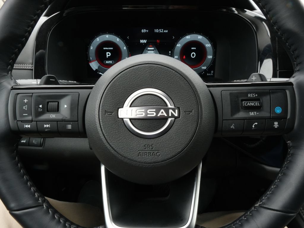 Used 2025 Nissan Pathfinder Platinum AWD/4WD image 16