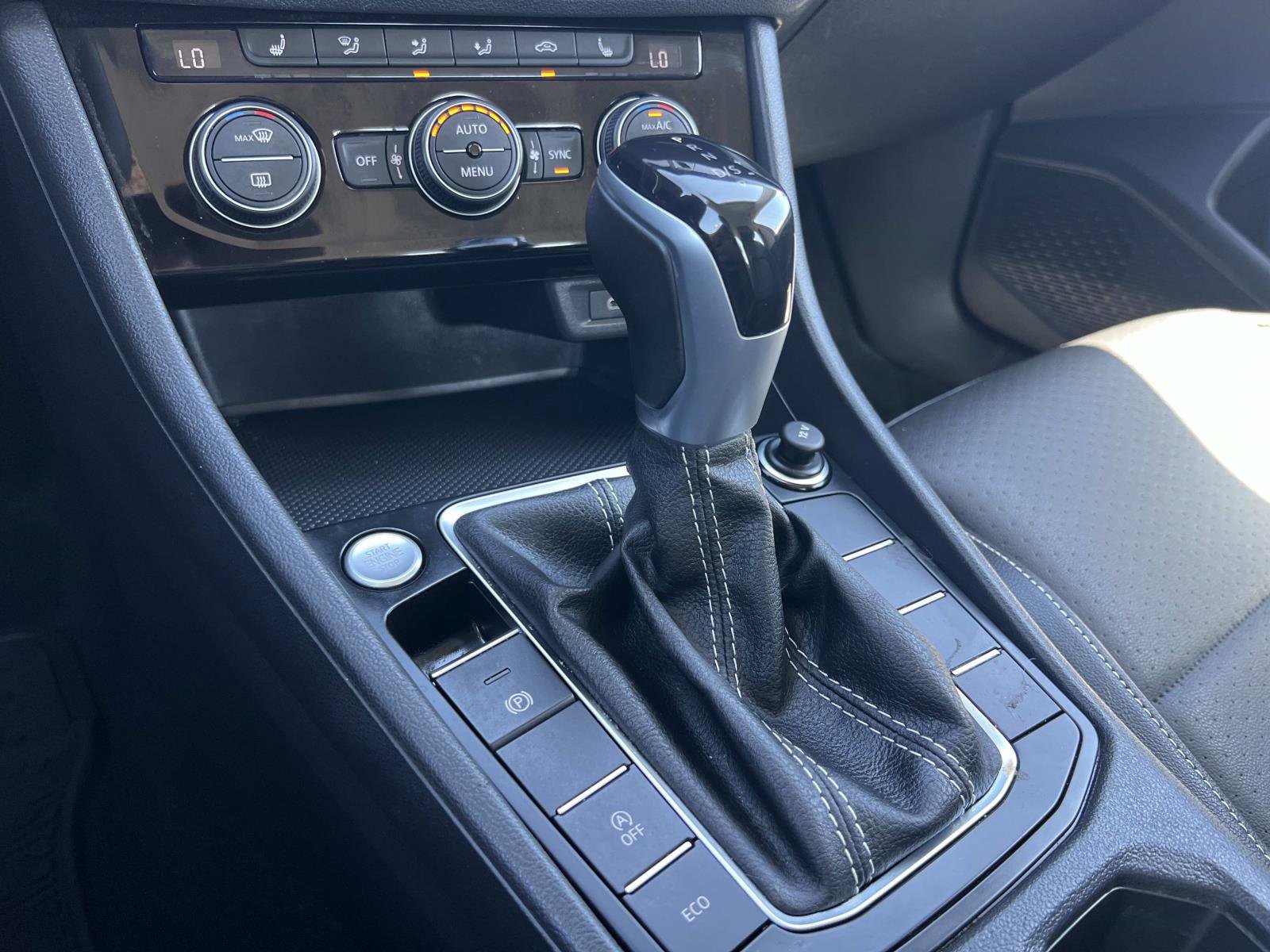 Certified 2022 Volkswagen Jetta SE image 16