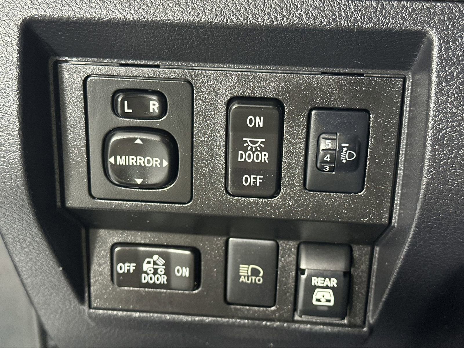 Used 2019 Toyota Tundra SR5 w/ SR5 Upgrade Package image 22