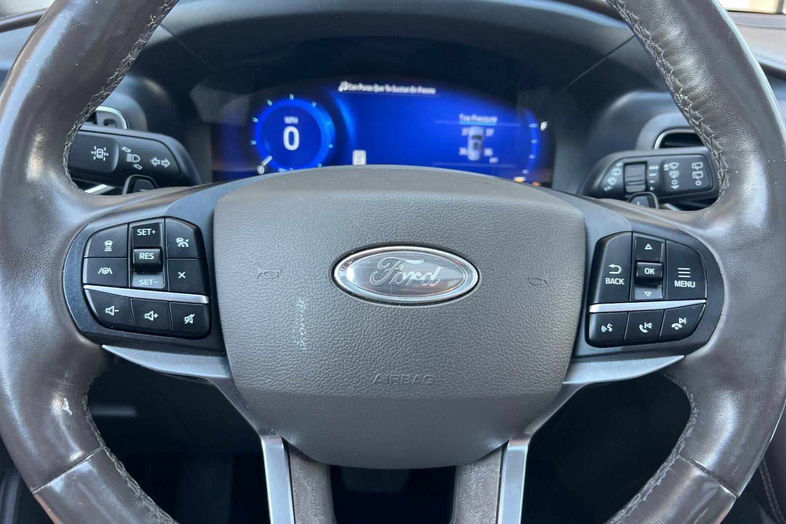 Used 2020 Ford Explorer Platinum w/ Premium Technology Package image 25