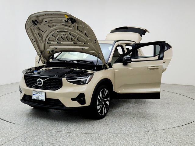 New 2026 Volvo XC40 B5 Ultra w/ Climate Package image 9