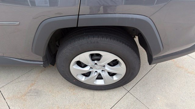 Used 2024 Toyota RAV4 LE AWD/4WD image 10