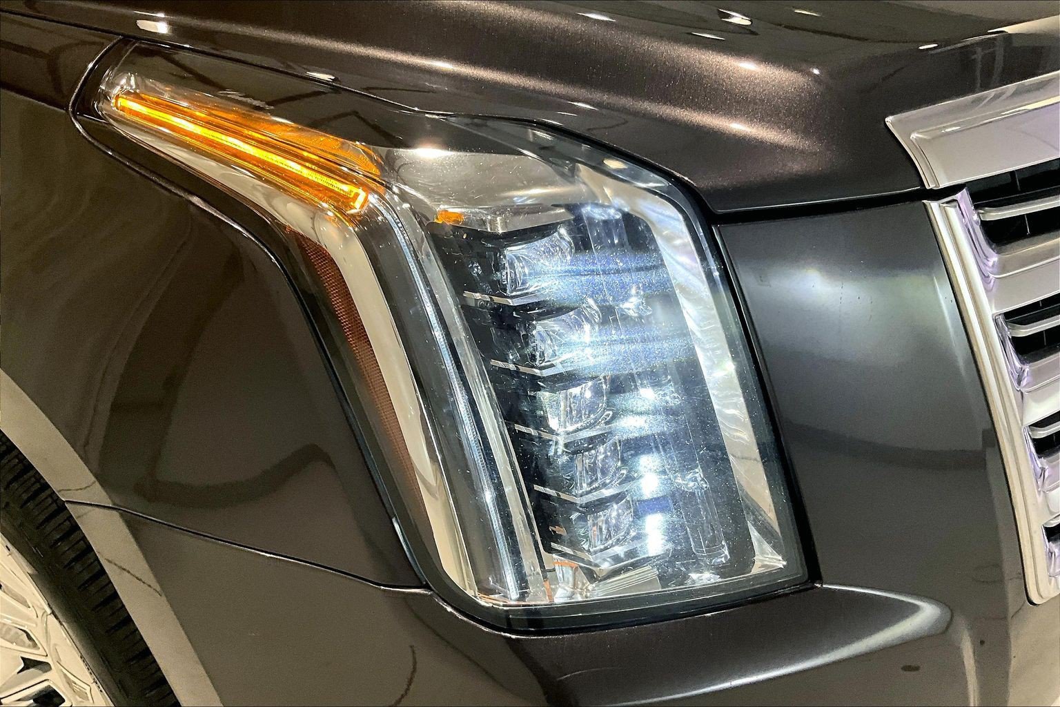 Used 2018 Cadillac Escalade ESV Platinum AWD/4WD image 31
