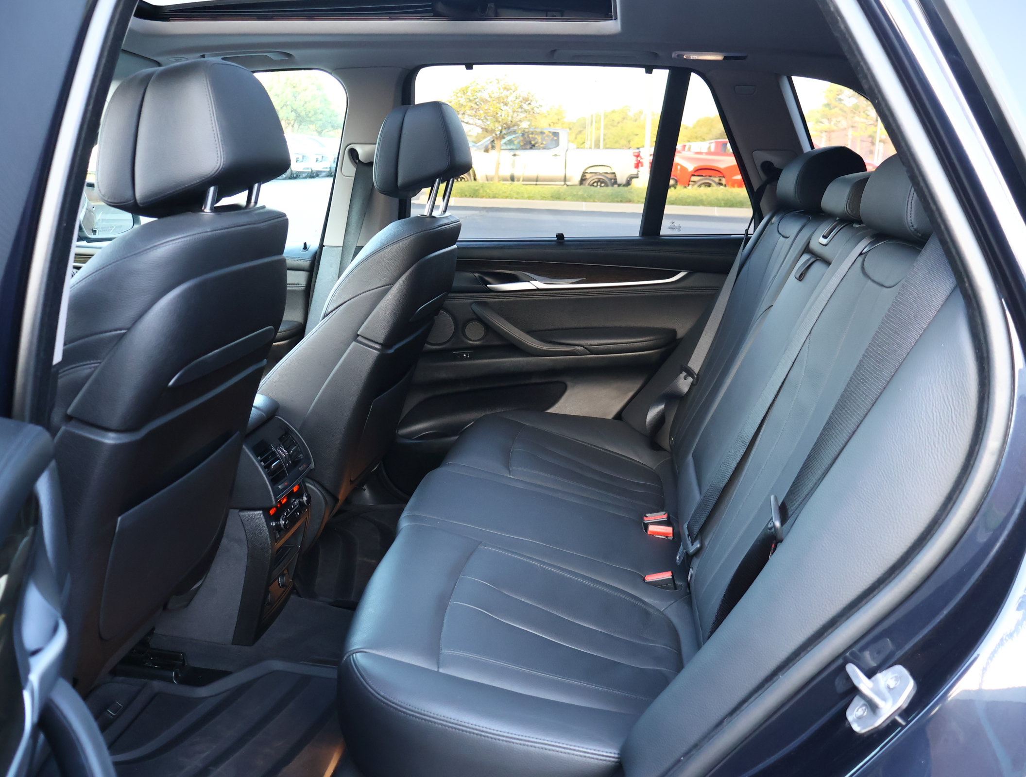 Used 2015 BMW X5 xDrive50i AWD/4WD image 24