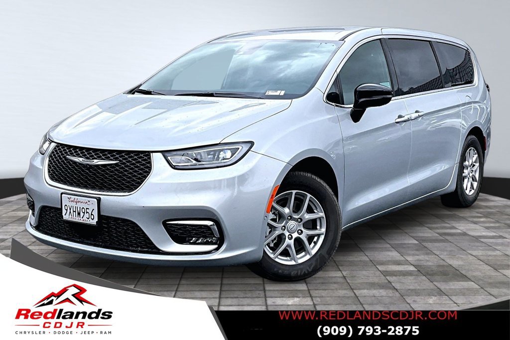 Certified 2026 Chrysler Pacifica Select FWD image 1
