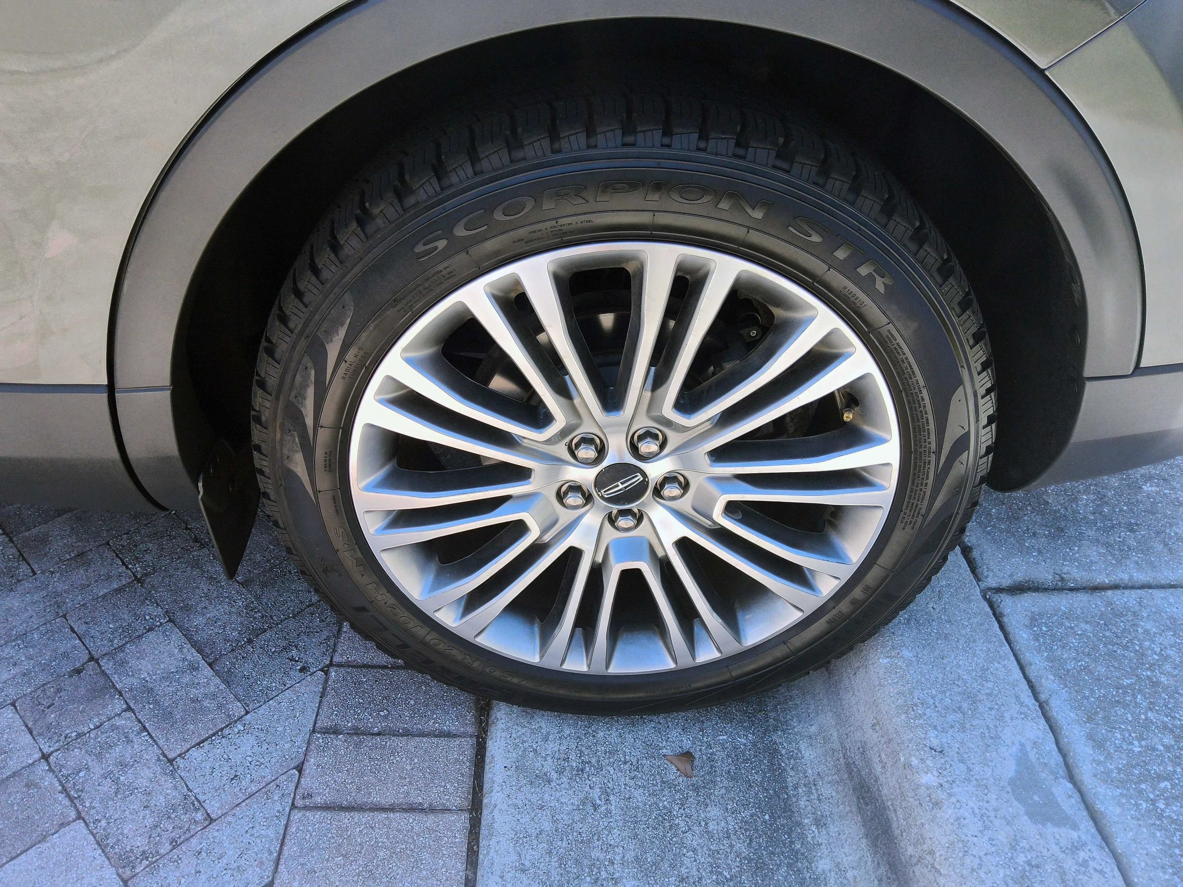 Used 2018 Lincoln MKX Reserve FWD image 44