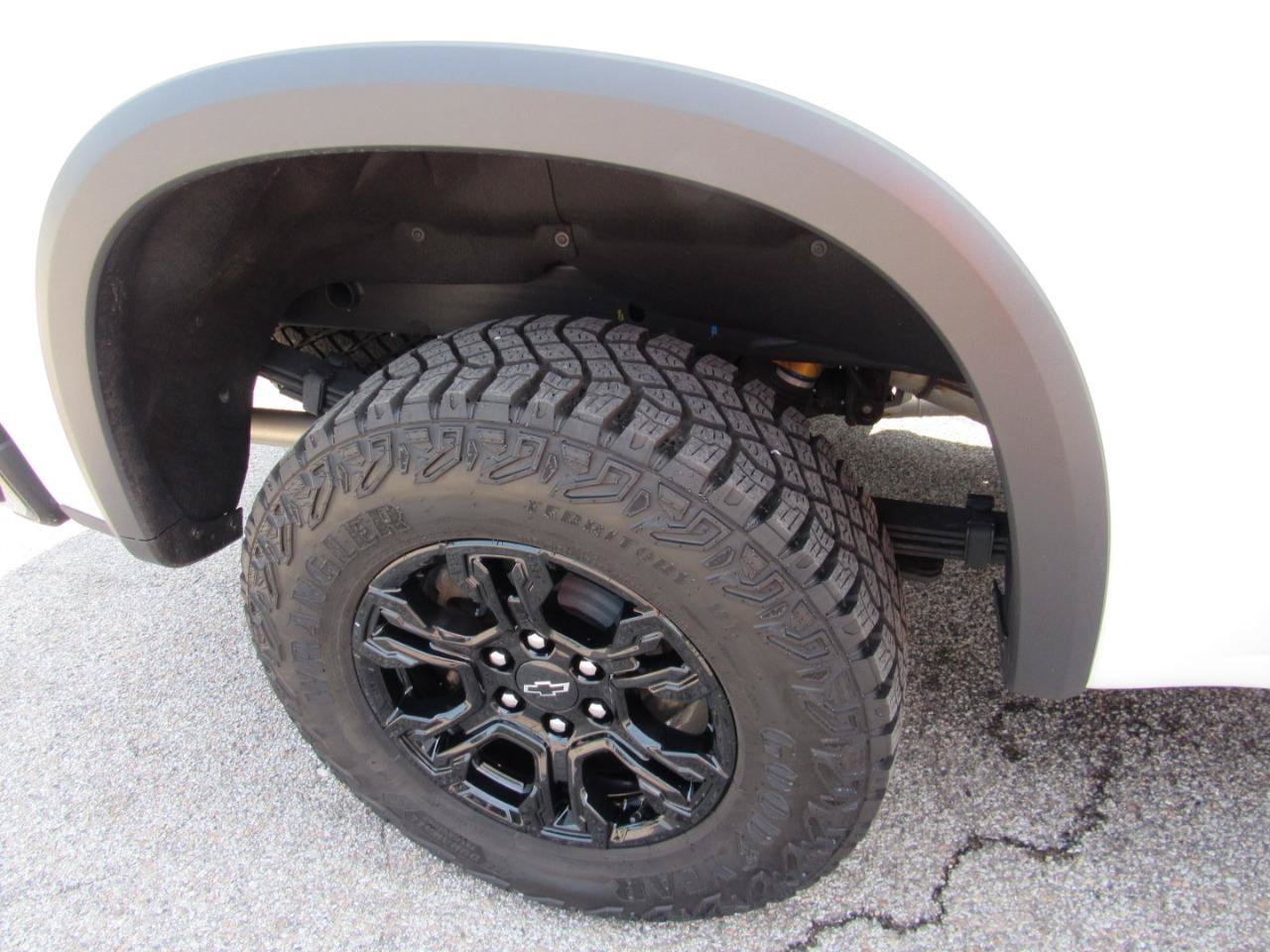 Used 2025 Chevrolet Silverado 1500 ZR2 w/ Technology Package AWD/4WD image 4