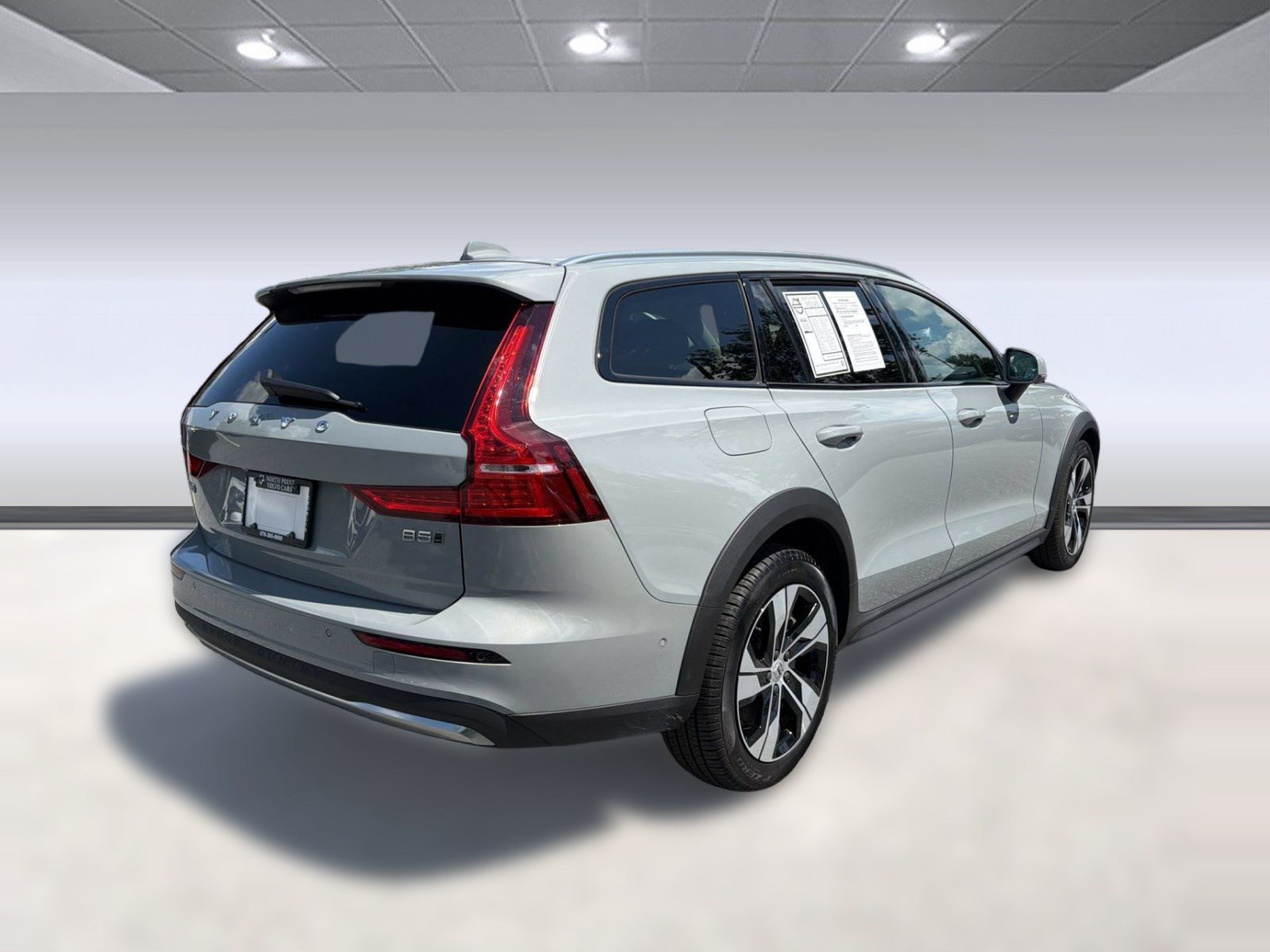 Certified 2025 Volvo V60 B5 Cross Country Plus AWD/4WD image 8