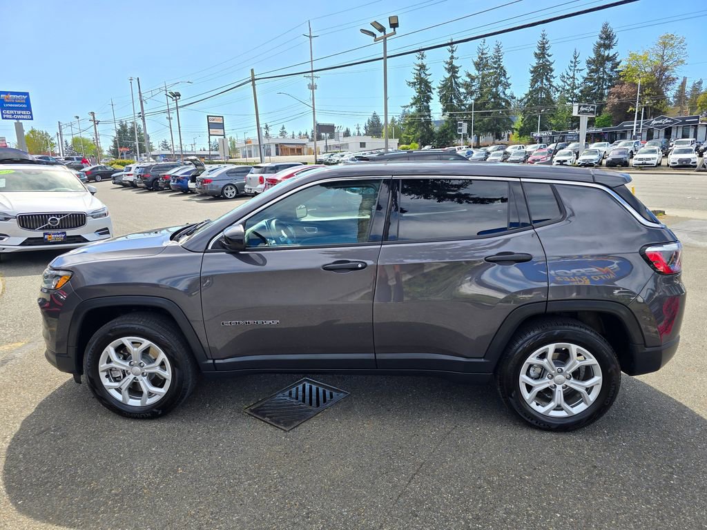 Used 2024 Jeep Compass Sport AWD/4WD image 5