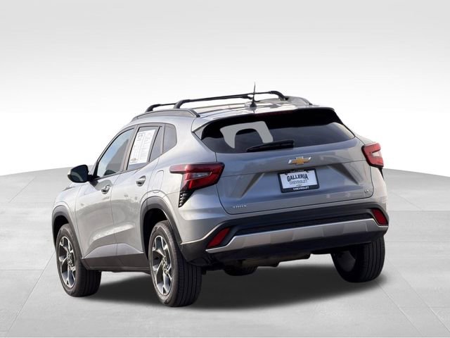 Used 2024 Chevrolet Trax LT w/ LT Convenience Package image 6