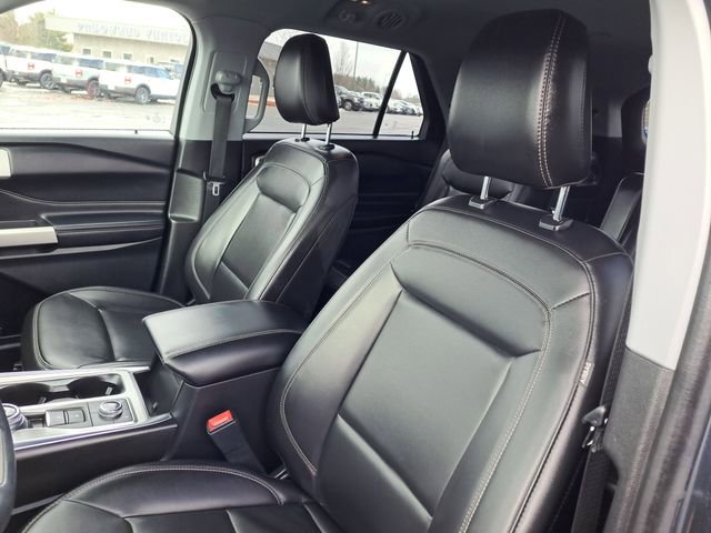 Certified 2022 Ford Explorer XLT w/ Equipment Group 202A image 9