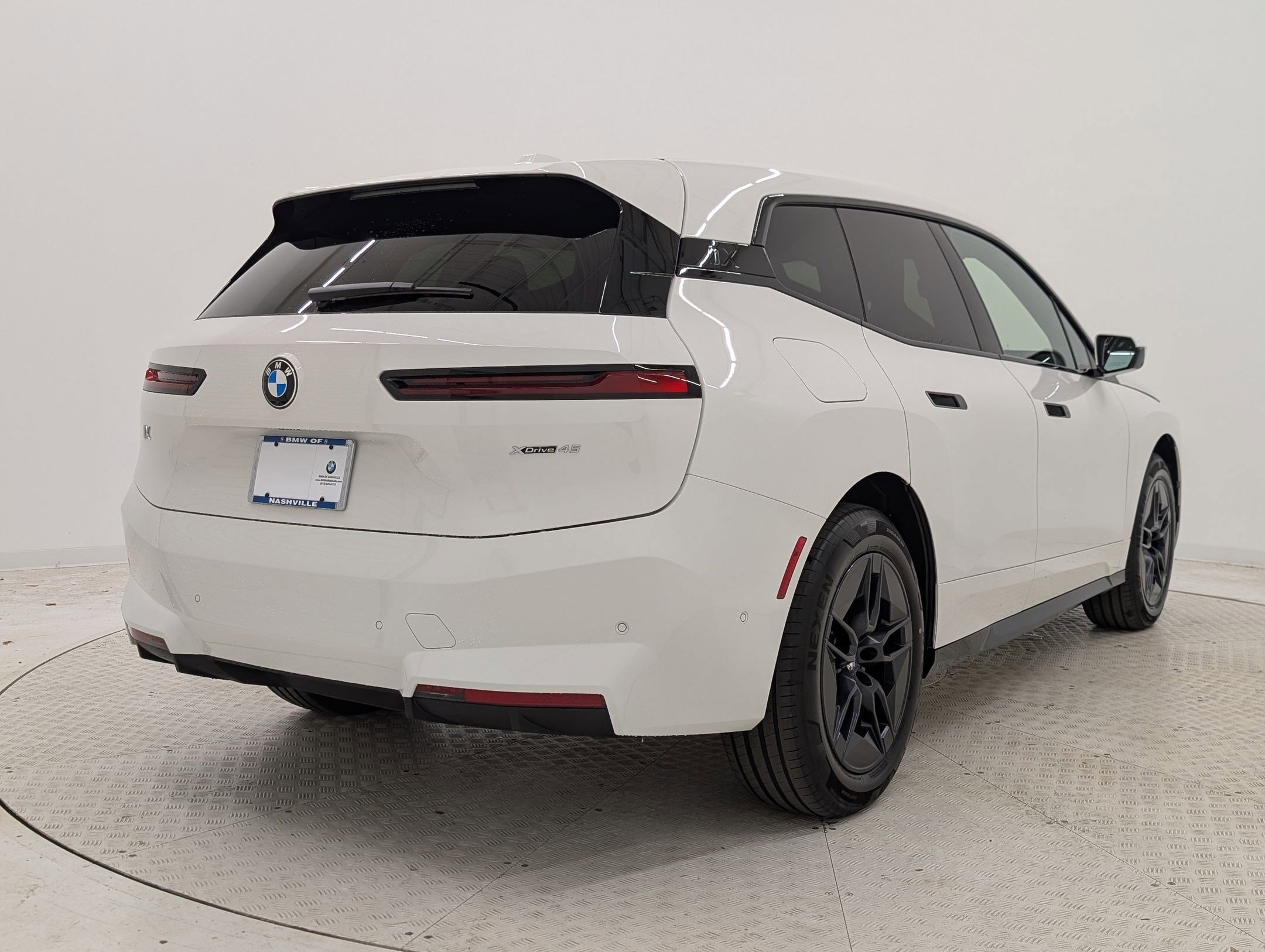 New 2026 BMW iX xDrive45 image 9