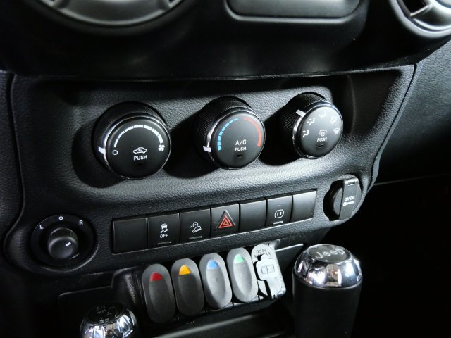 Used 2011 Jeep Wrangler Unlimited Sahara AWD/4WD image 19